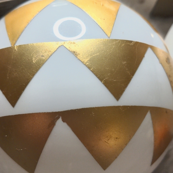 XL Glass Balls, Gold on White Glass - Picture 3 of 6